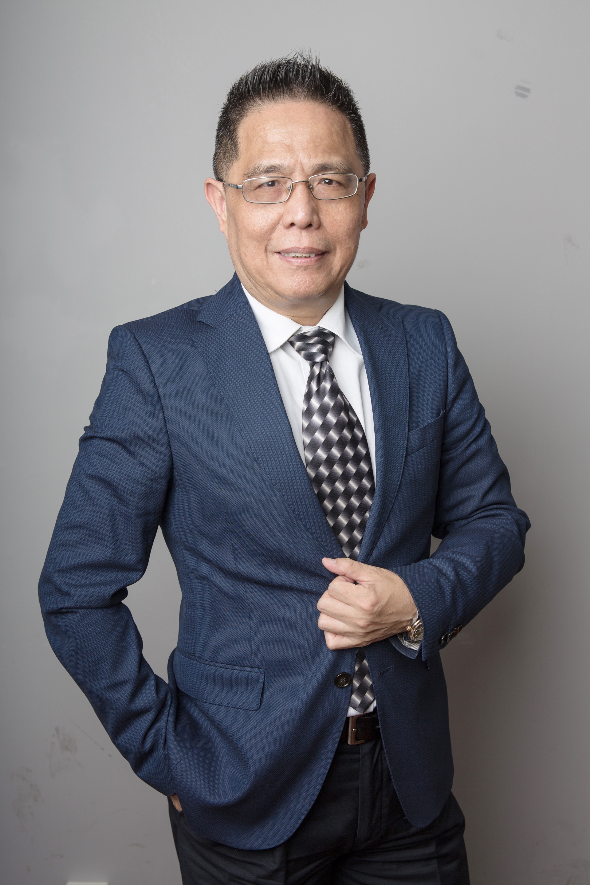 黄利鸣.jpg